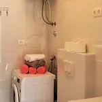 Meryl St - Two Bedroom With Sea View Apartament Mravince
