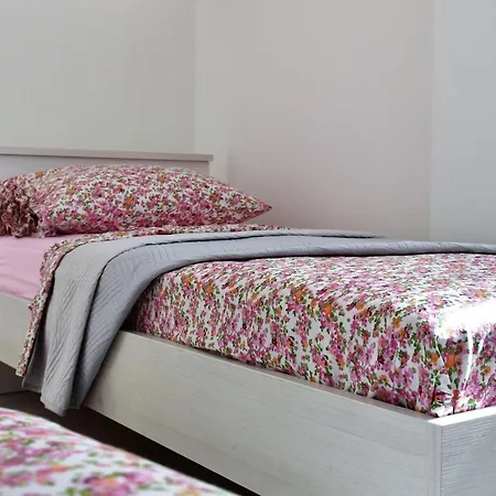 Meryl St - Two Bedroom With Sea View Lejlighed Mravince