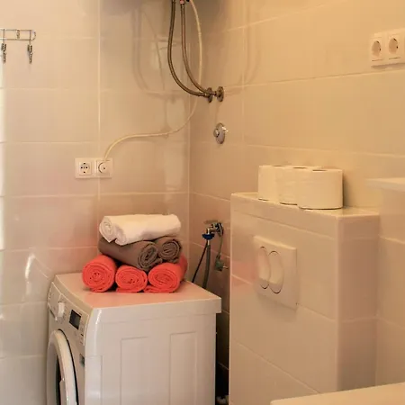 Meryl St - Two Bedroom With Sea View דירה Mravince