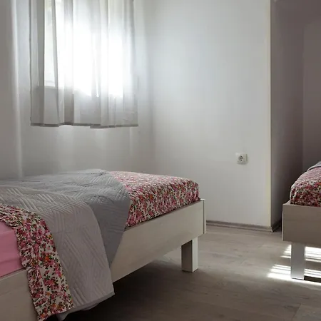 Meryl St - Two Bedroom With Sea View