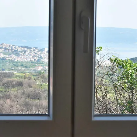 Meryl St - Two Bedroom With Sea View דירה Mravince