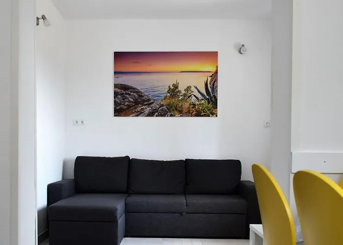 Meryl St - Two Bedroom With Sea View * Mravince