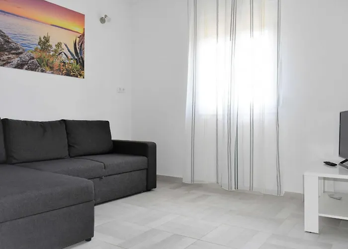 Meryl St - Two Bedroom With Sea View Mravince