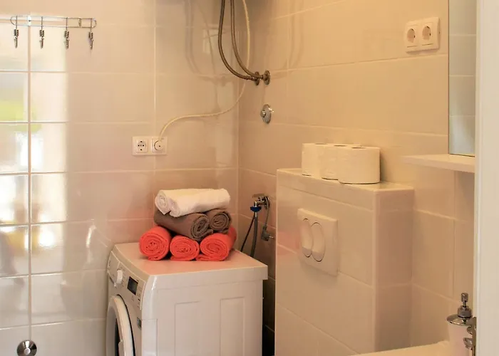 Meryl St - Two Bedroom With Sea View Lejlighed Mravince