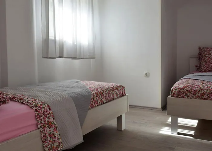 Meryl St - Two Bedroom With Sea View