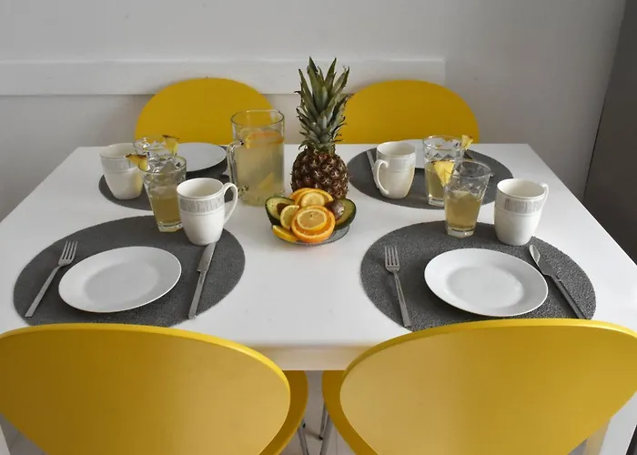 Meryl St - Two Bedroom With Sea View *