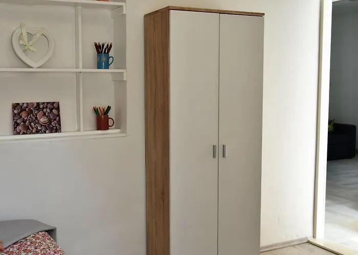 Meryl St - Two Bedroom With Sea View Lejlighed Mravince